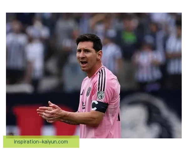 莱万多夫斯基表现稳健，梅西状态回暖引发球迷期待